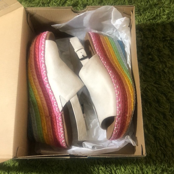 😎 Skechers Festival Daisy Luxe Foam Sandals - Picture 9 of 10